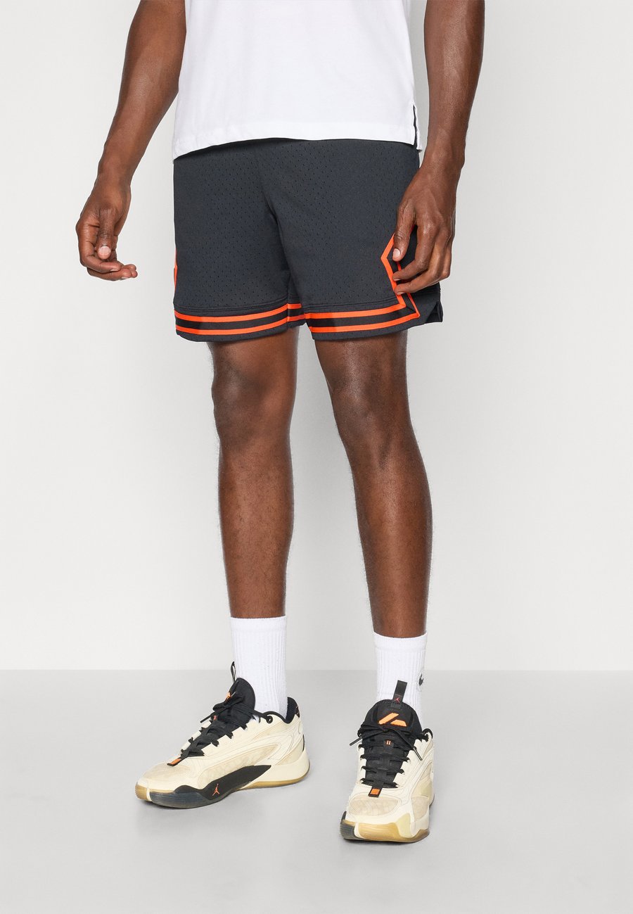 Спортивные шорты Jordan DIAMOND SHORT, Black/Team Orange/Black
Спортивные шорты Jordan DIAMOND SHORT, Black/Team Orange/Black