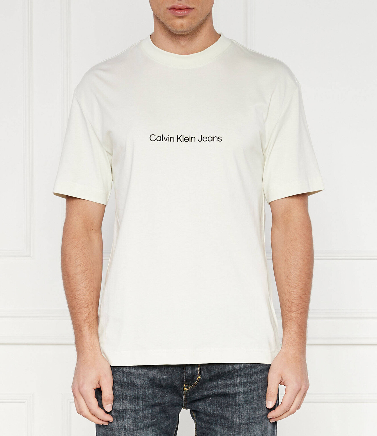 Футболка CALVIN KLEIN JEANS LOGO TEE Loose fit, экрю
Футболка CALVIN KLEIN JEANS LOGO TEE Loose fit, экрю