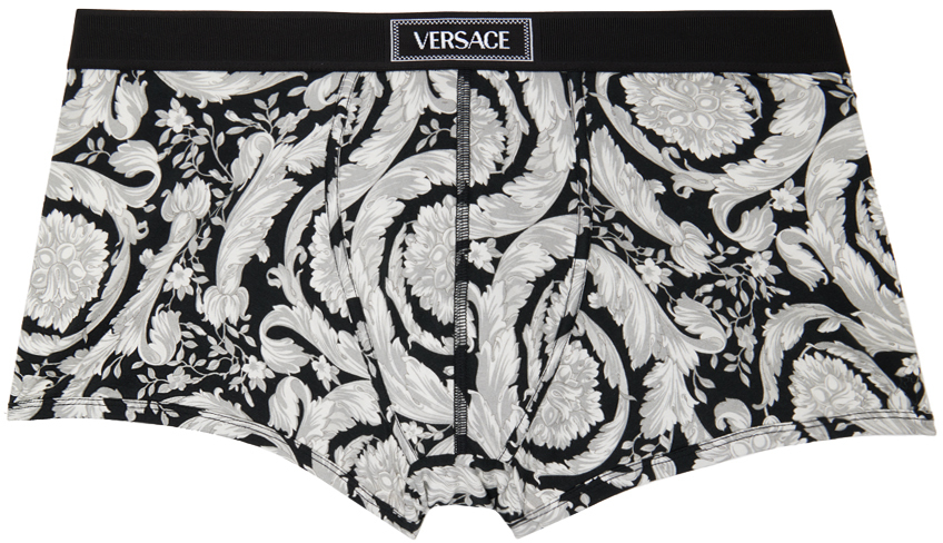 Боксеры серо-черного цвета с графическим рисунком Versace Underwear
Боксеры серо-черного цвета с графическим рисунком Versace Underwear