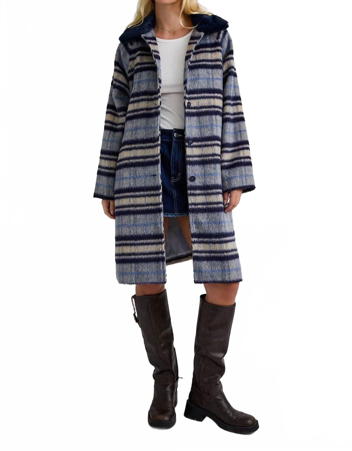 LE LIS Пальто А-силуэта в клетку синего цвета
LE LIS Пальто А-силуэта в клетку синего цвета