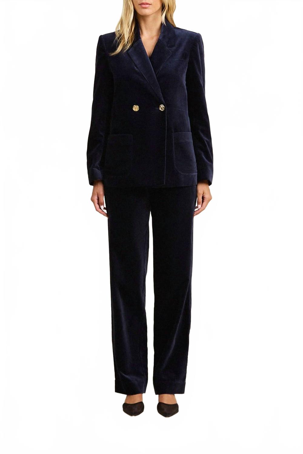 TROVATA Бархатный блейзер Grant темно-сапфирового цвета
TROVATA Бархатный блейзер Grant темно-сапфирового цвета