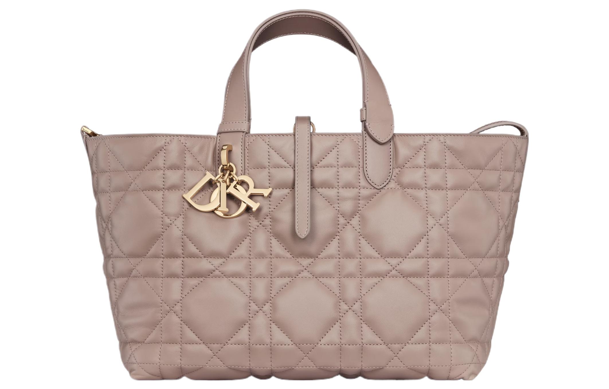 DIOR Сумка из натуральной кожи тоут шоппинг через плечо дамская средняя тёплый тауп
DIOR Сумка из натуральной кожи тоут шоппинг через плечо дамская средняя тёплый тауп