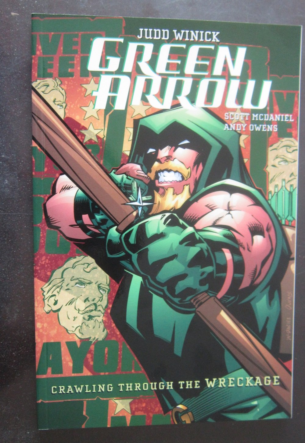 Green Arrow: Crawling Through the Wreckage (Green Arrow, Vol. 8) (Dc Comics)
Green Arrow: Crawling Through the Wreckage (Green Arrow, Vol. 8) (Dc Comics)