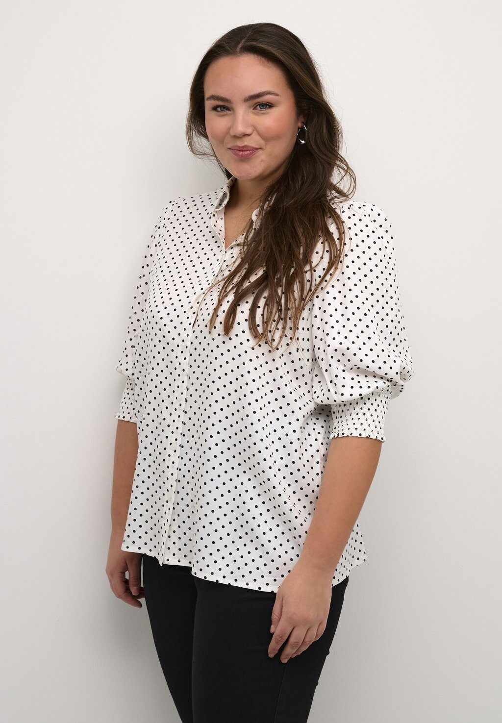 Блузка-рубашка KCTHORI Kaffe Curve, цвет chalk black dot
Блузка-рубашка KCTHORI Kaffe Curve, цвет chalk black dot