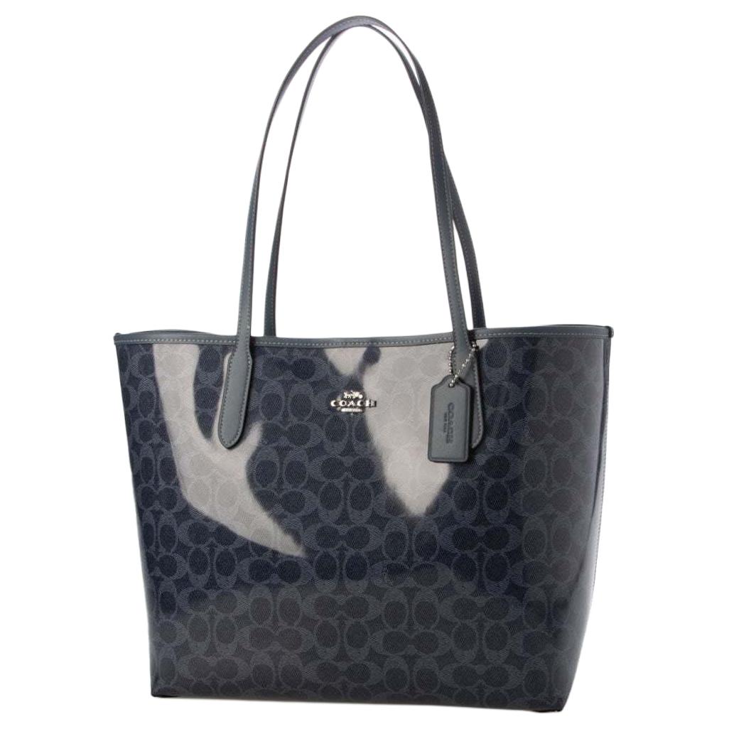 COACH Городская сумка-шоппер из прорезиненного хлопка
COACH Городская сумка-шоппер из прорезиненного хлопка