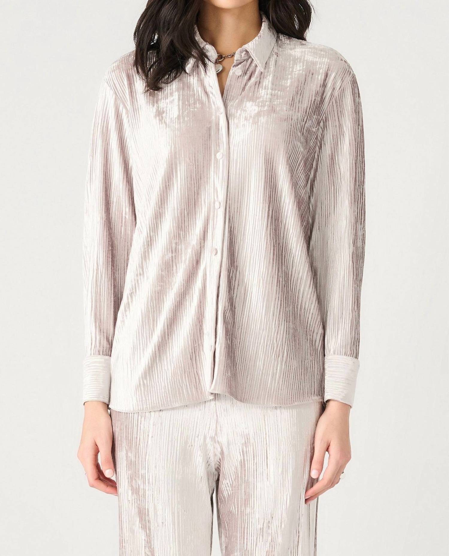 Блуза из плиссированного бархата серебристого цвета Dex, серебряный
Блуза из плиссированного бархата серебристого цвета Dex, серебряный