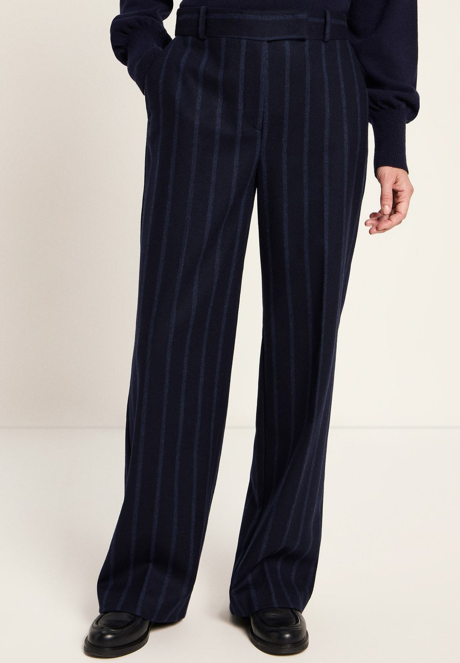 Брюки LANIUS MARLENE , Midnight/Dark Blue
Брюки LANIUS MARLENE , Midnight/Dark Blue