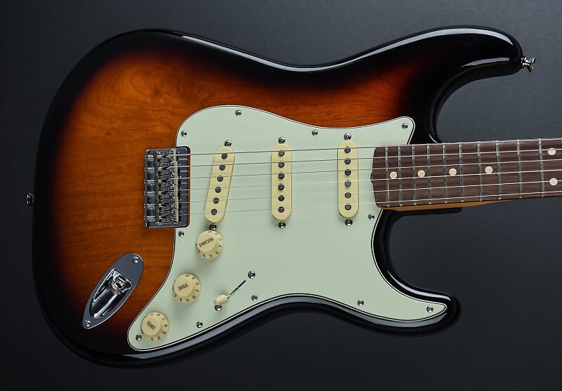 Электрогитара Fender Robert Cray Stratocaster - 3 Color Sunburst
Электрогитара Fender Robert Cray Stratocaster - 3 Color Sunburst