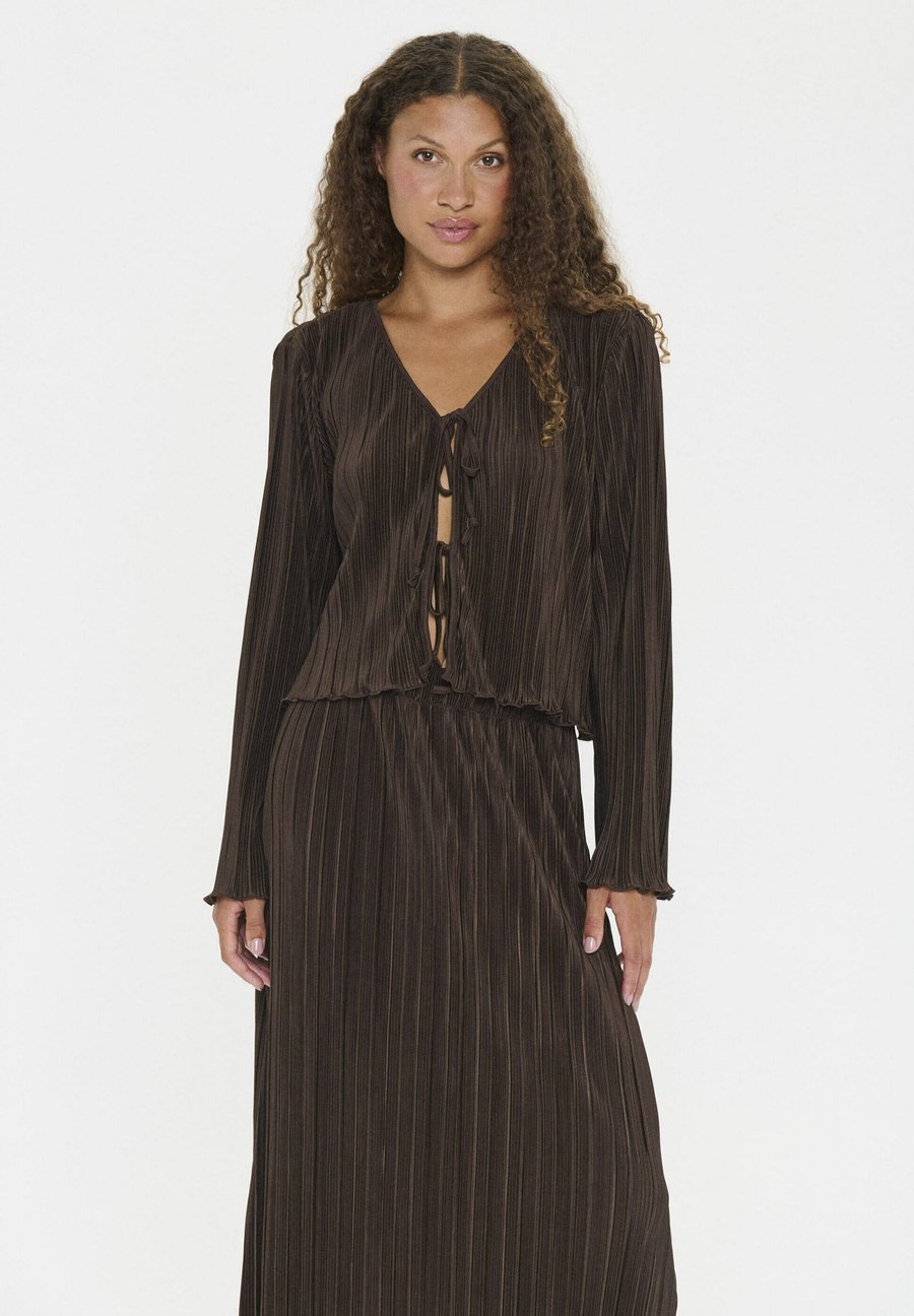 Блуза Saint Tropez ZUNISZ TIE, Dark Oak/Dark Brown
Блуза Saint Tropez ZUNISZ TIE, Dark Oak/Dark Brown