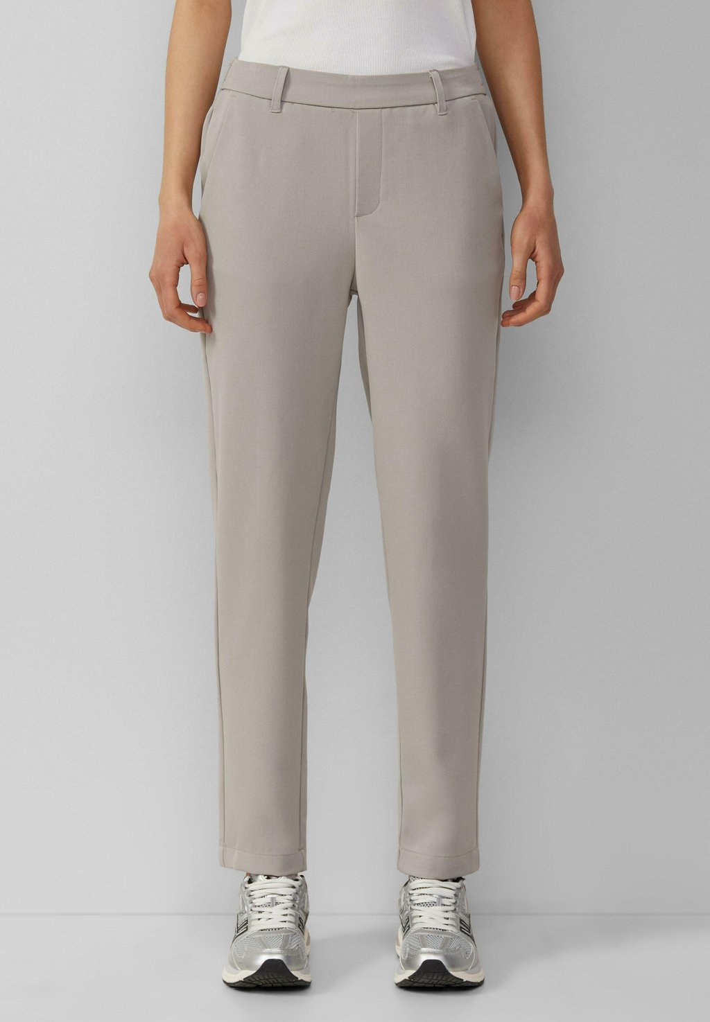 Брюки MIT ELASTISCHEM BUND QS, светло-серый
Брюки MIT ELASTISCHEM BUND QS, светло-серый