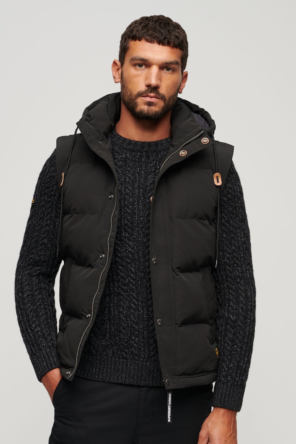 Жилет пуховик с капюшоном Everest Superdry, черный
Жилет пуховик с капюшоном Everest Superdry, черный