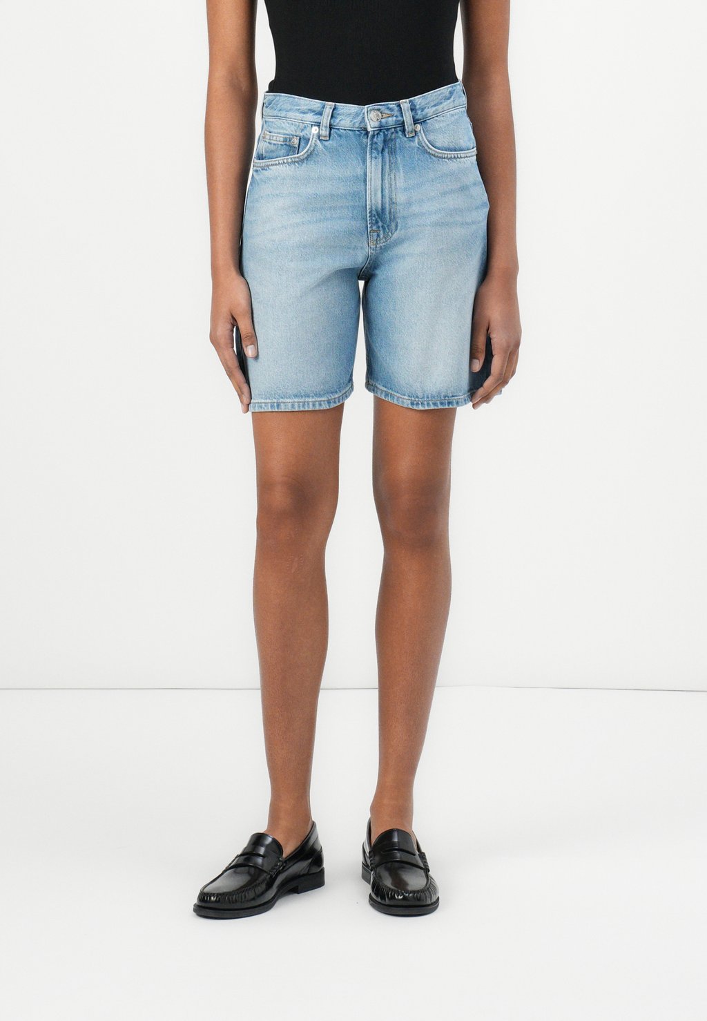 Джинсовые шорты SHELLY Samsøe Samsøe, светло-голубой
Джинсовые шорты SHELLY Samsøe Samsøe, светло-голубой