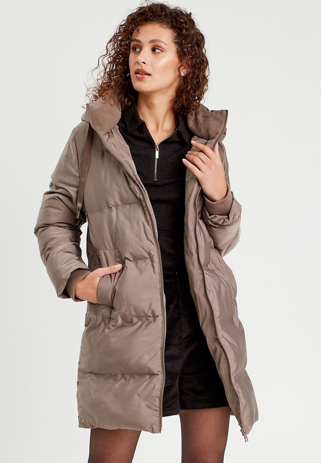 Зимнее пальто HALBLANGE MIT KAPUZE Cache Cache, серо-коричневый
Зимнее пальто HALBLANGE MIT KAPUZE Cache Cache, серо-коричневый