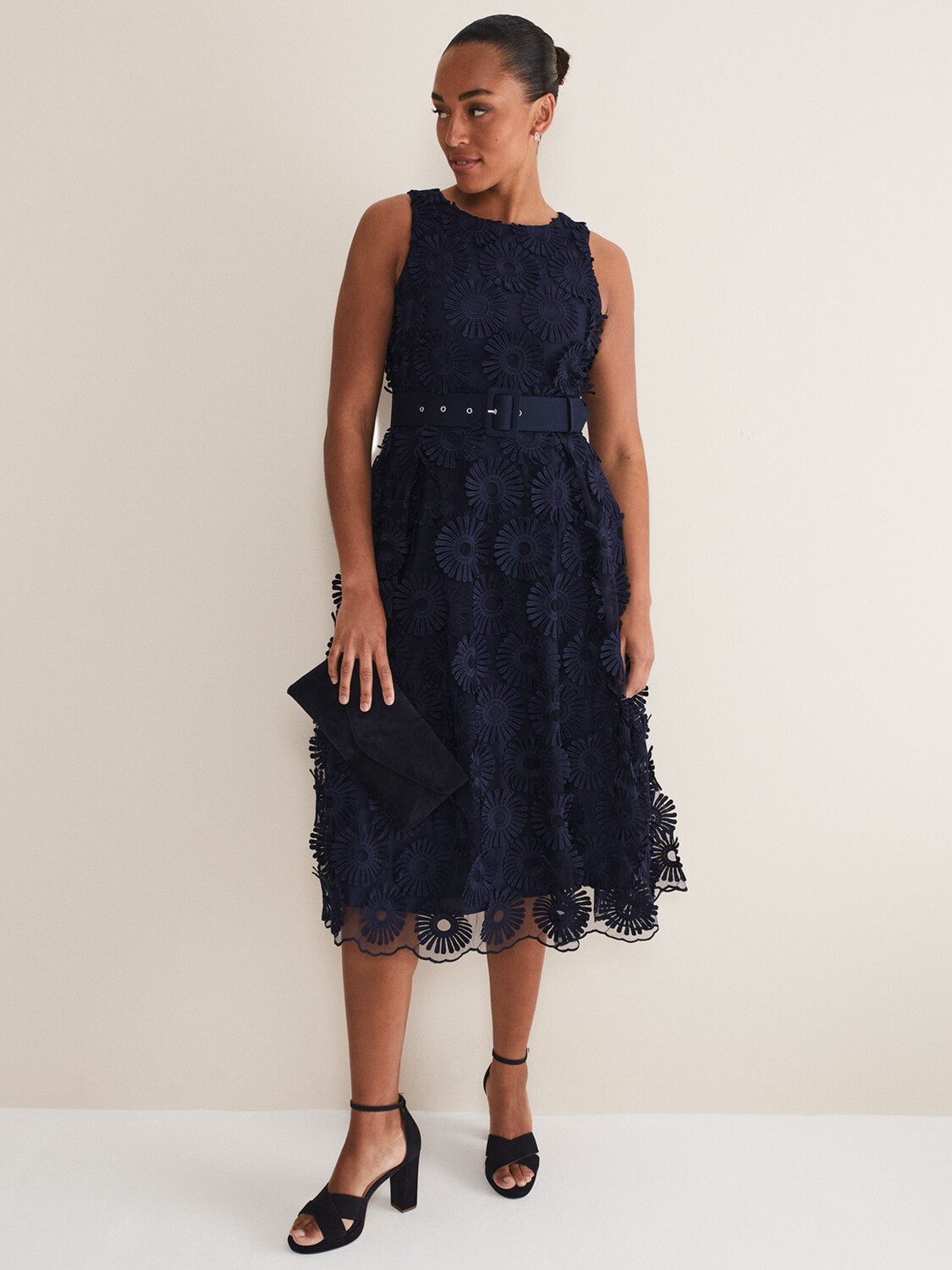 Платье-миди из цветистого кружева Phase Eight, темно-синий
Платье-миди из цветистого кружева Phase Eight, темно-синий