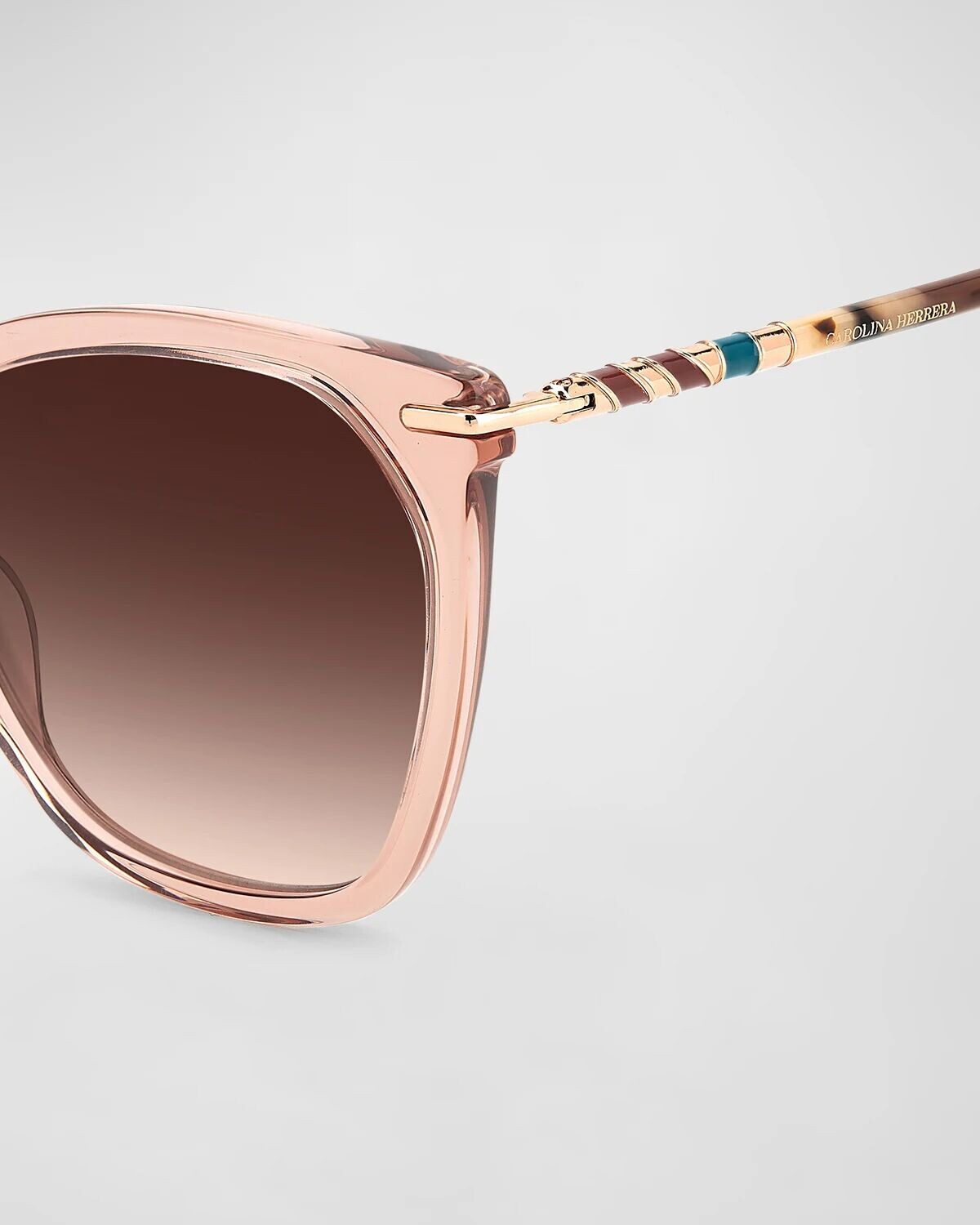 Разноцветные солнцезащитные очки «кошачий глаз» из ацетата Carolina Herrera, цвет Nude Havana
Разноцветные солнцезащитные очки «кошачий глаз» из ацетата Carolina Herrera, цвет Nude Havana