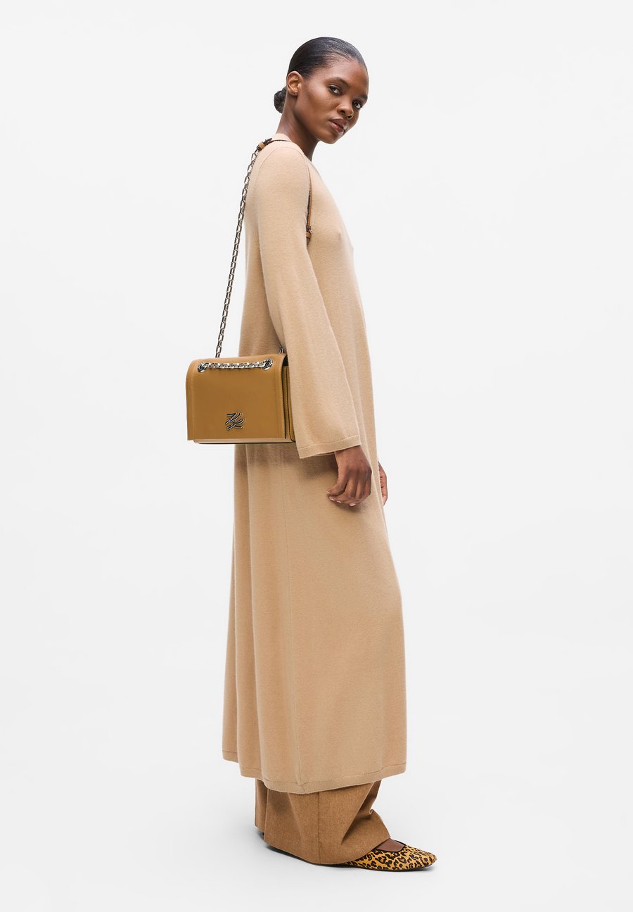 Сумка кросс-боди KARL LAGERFELD K/AUTOGRAPH, Caramel/Camel
Сумка кросс-боди KARL LAGERFELD K/AUTOGRAPH, Caramel/Camel