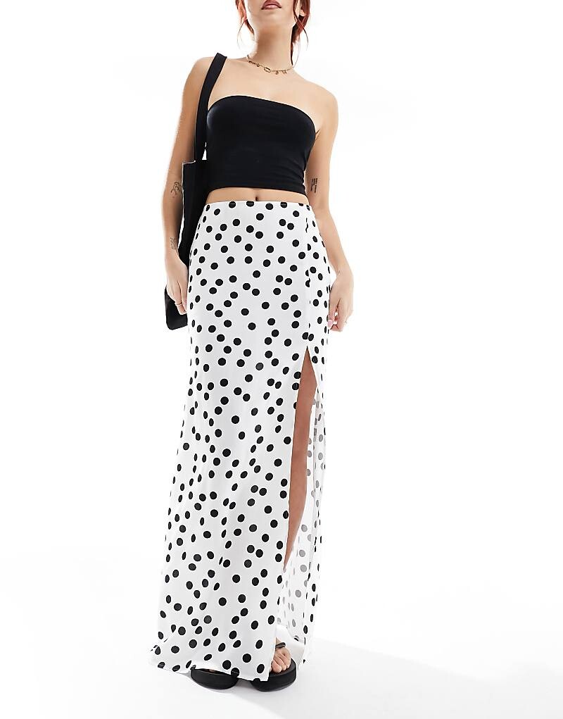 ASOS DESIGN – Кремовая юбка макси из трех частей с разрезом в горошек
ASOS DESIGN – Кремовая юбка макси из трех частей с разрезом в горошек