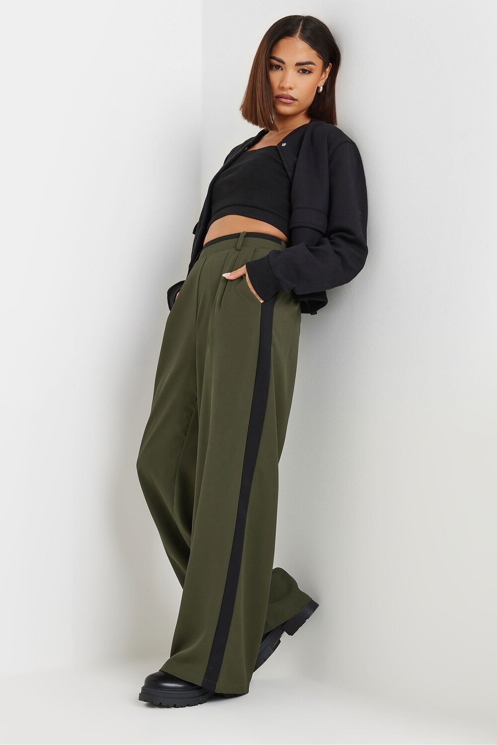 Брюки широкие с контрастными полосками по бокам Pixiegirl Petite, зеленый
Брюки широкие с контрастными полосками по бокам Pixiegirl Petite, зеленый