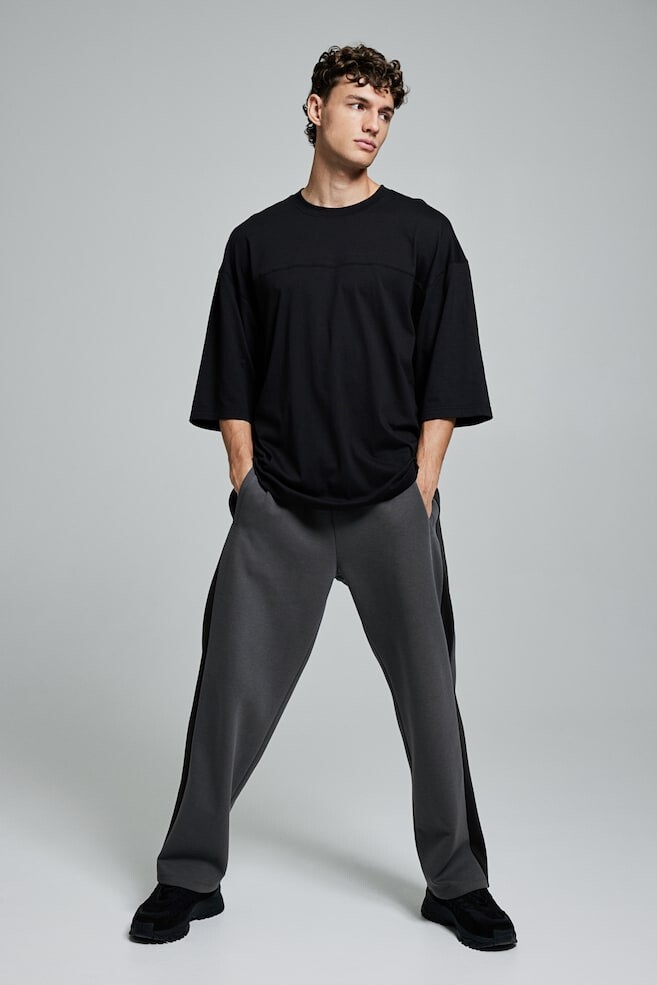 Спортивные брюки для бега стандартной посадки H&M, серый
Спортивные брюки для бега стандартной посадки H&M, серый