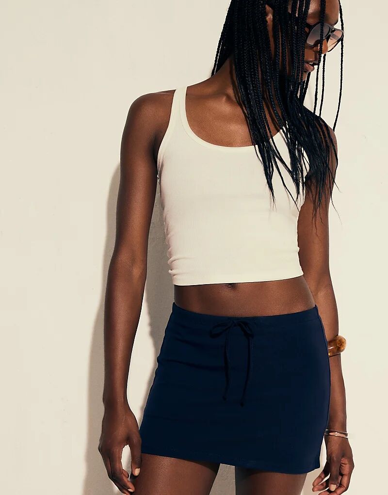 Юбка-шорты Bershka с завязкой на поясе синего цвета
Юбка-шорты Bershka с завязкой на поясе синего цвета