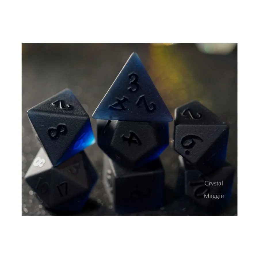 Поли-набор с поднятым темно-синим волшебным стеклом (7), Gemstone Dice (Crystal Maggie) 
Поли-набор с поднятым темно-синим волшебным стеклом (7), Gemstone Dice (Crystal Maggie)