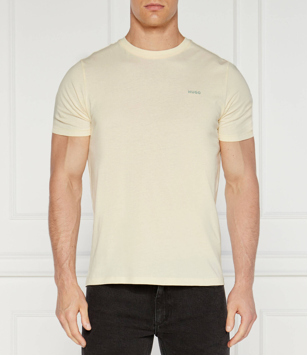 Футболка HUGO Regular Fit, бежевый
Футболка HUGO Regular Fit, бежевый