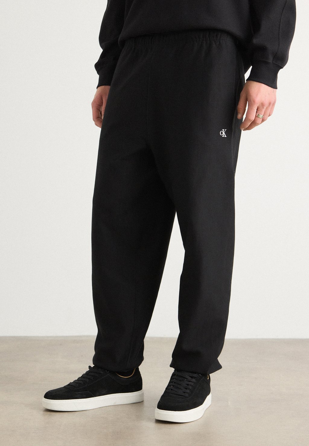 Спортивные штаны PREMIUM MONOGRAM Calvin Klein Jeans, черный 
Спортивные штаны PREMIUM MONOGRAM Calvin Klein Jeans, черный