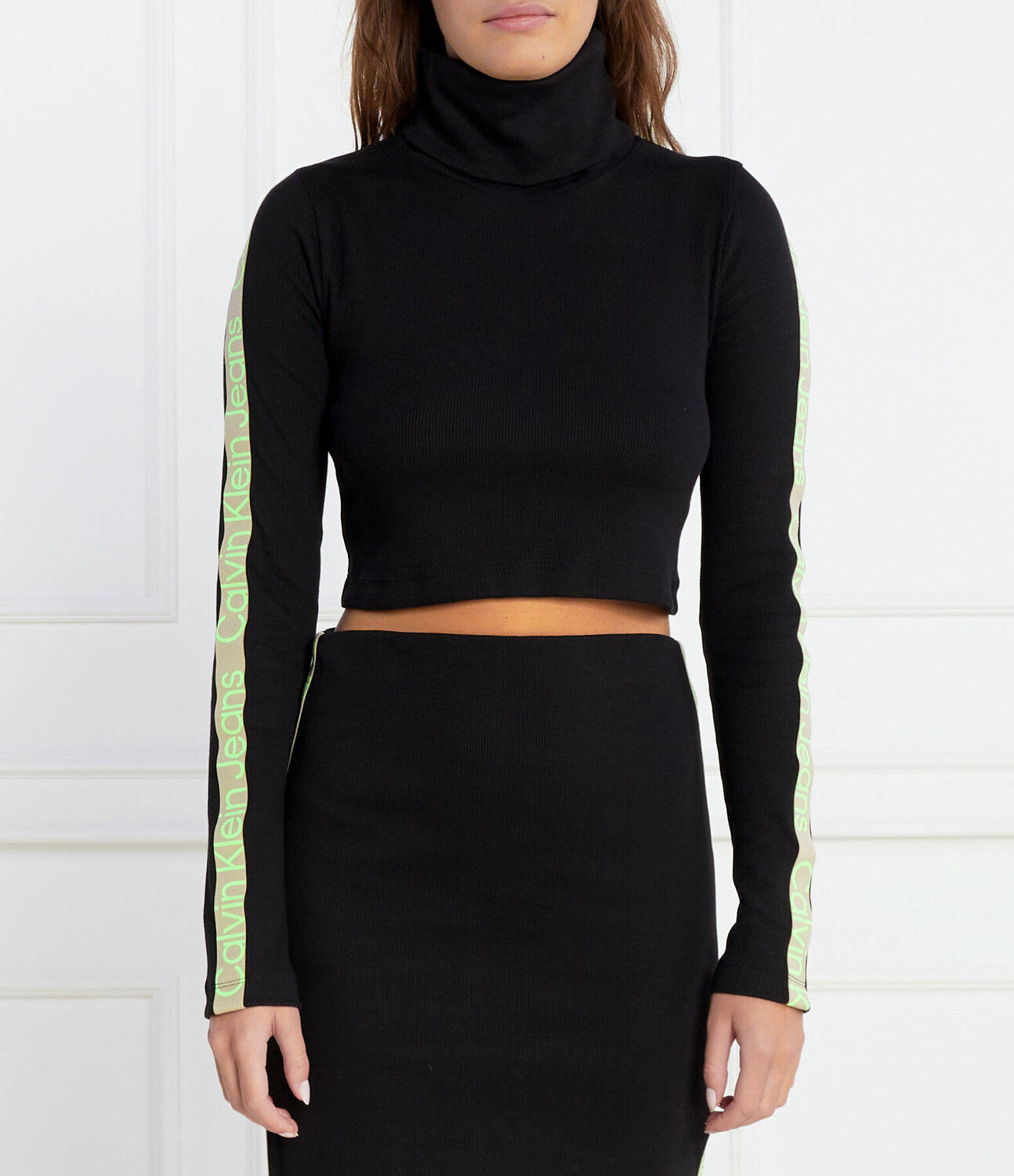 Блуза CALVIN KLEIN JEANS Cropped Fit, черный
Блуза CALVIN KLEIN JEANS Cropped Fit, черный