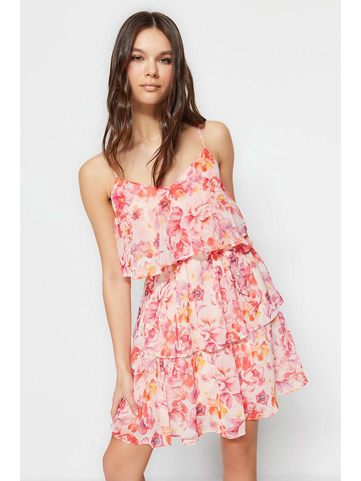 Короткое платье trendyol
Короткое платье trendyol