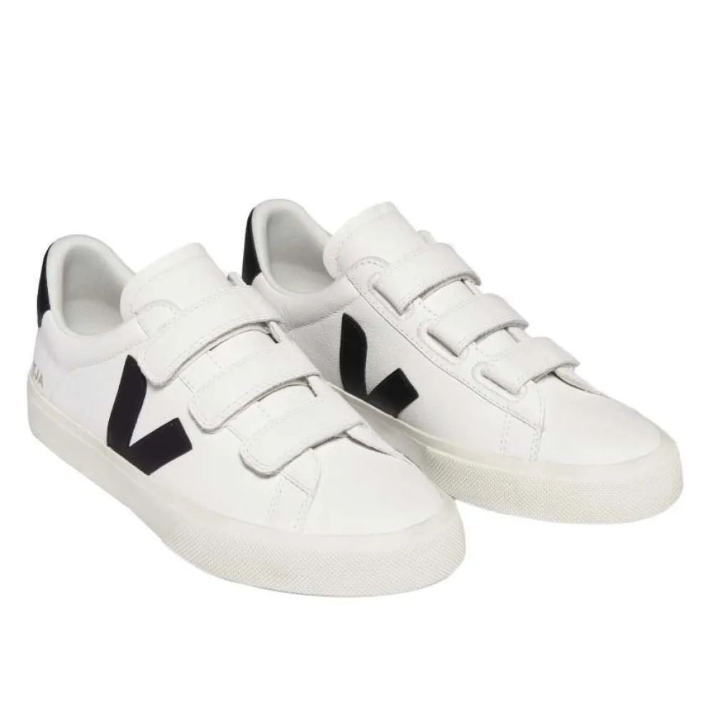 Кроссовки Veja Recife Chfree Leath trainers, белый
Кроссовки Veja Recife Chfree Leath trainers, белый