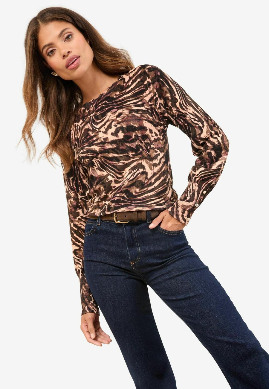 Джемпер Lipsy SCALLOP BUTTONED CREW NECK , Animal Print/Beige
Джемпер Lipsy SCALLOP BUTTONED CREW NECK , Animal Print/Beige
