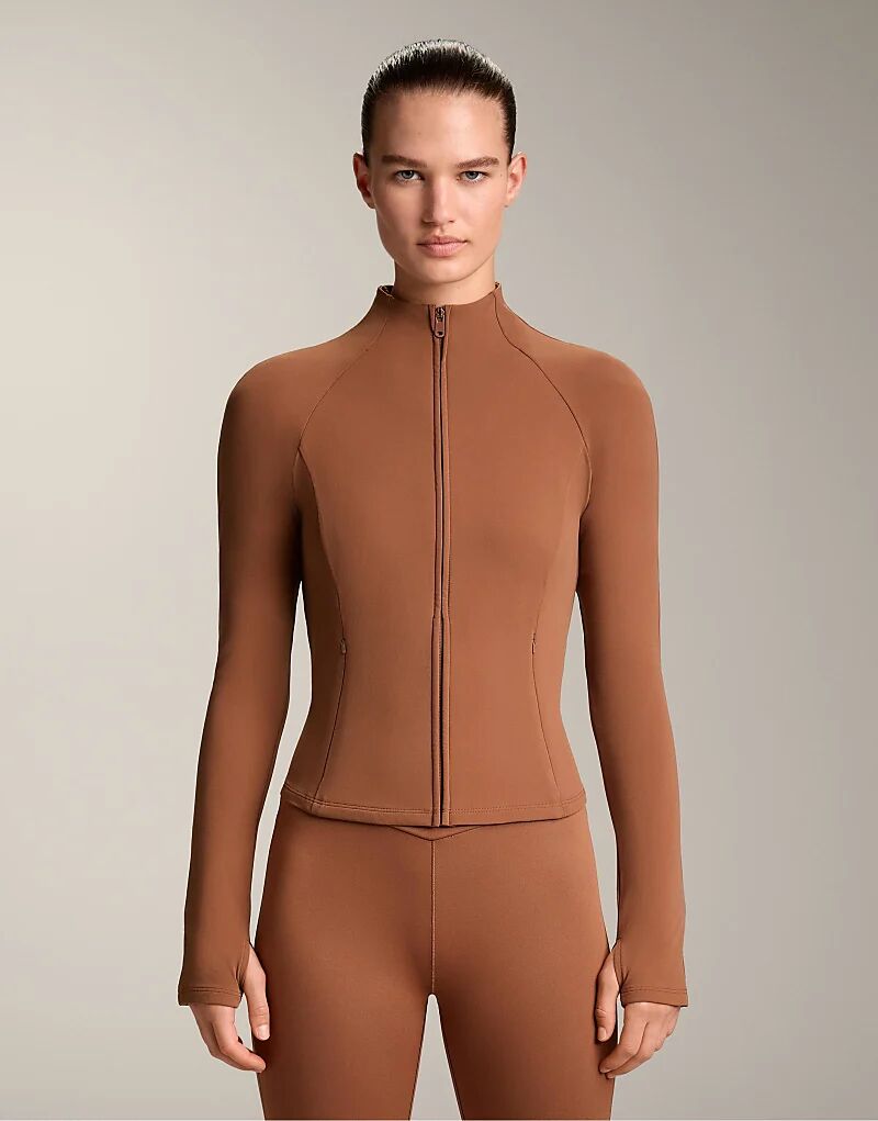 Легкая теплая куртка OYSHO светло-коричневого цвета
Легкая теплая куртка OYSHO светло-коричневого цвета