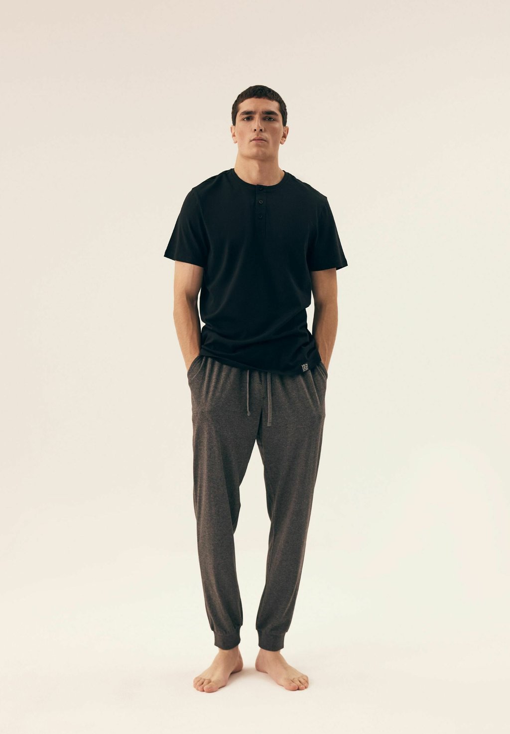 Пижамный комплект MARC SET - Pyjamas Henderson, черный
Пижамный комплект MARC SET - Pyjamas Henderson, черный