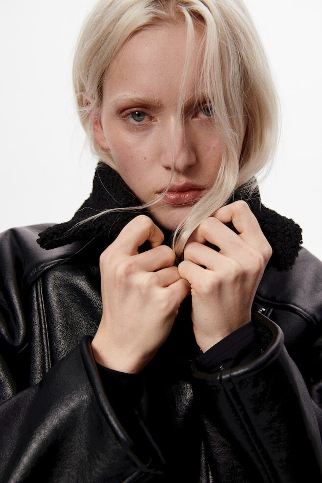 Байкерская куртка с плюшевой подкладкой H&M, черный
Байкерская куртка с плюшевой подкладкой H&M, черный