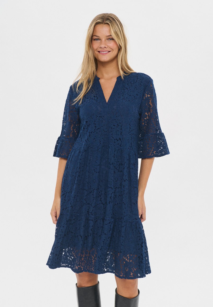 Платье Saint Tropez ZANNASZ DRESS, Pageant Blue/Metallic Blue
Платье Saint Tropez ZANNASZ DRESS, Pageant Blue/Metallic Blue