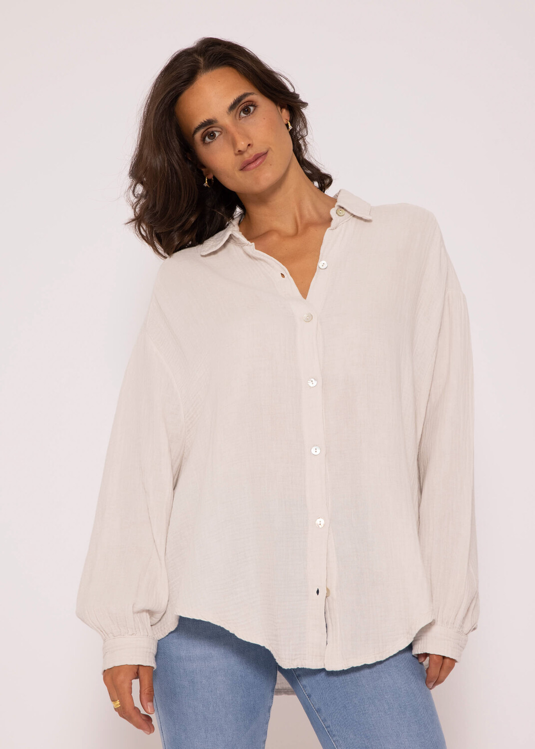 Блуза SASSYCLASSY Ultra Oversize Musselin nhemd kürzere Variante, светло-бежевый
Блуза SASSYCLASSY Ultra Oversize Musselin nhemd kürzere Variante, светло-бежевый