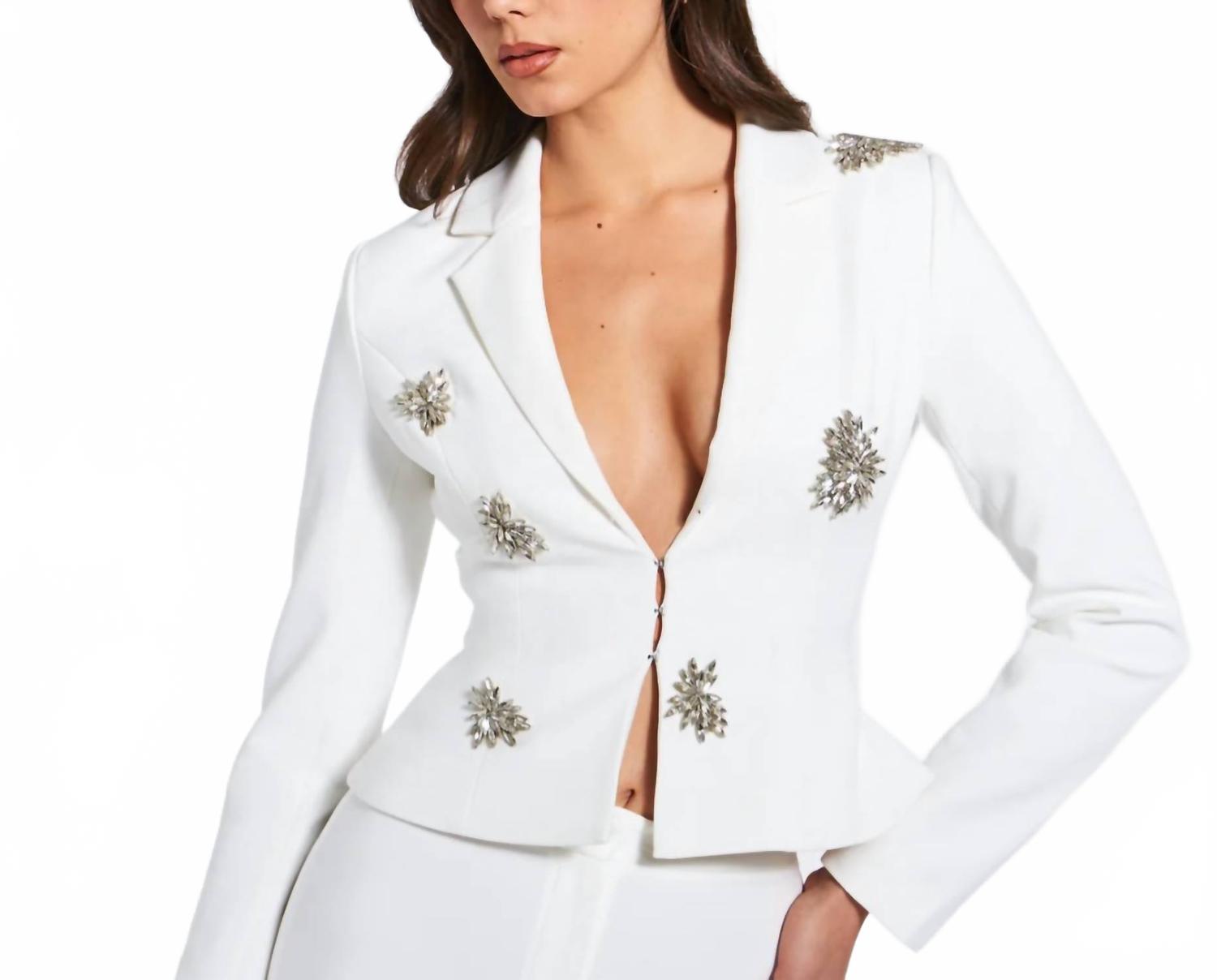 Белый блейзер Wilda с баской и отделкой Miss Circle
Белый блейзер Wilda с баской и отделкой Miss Circle