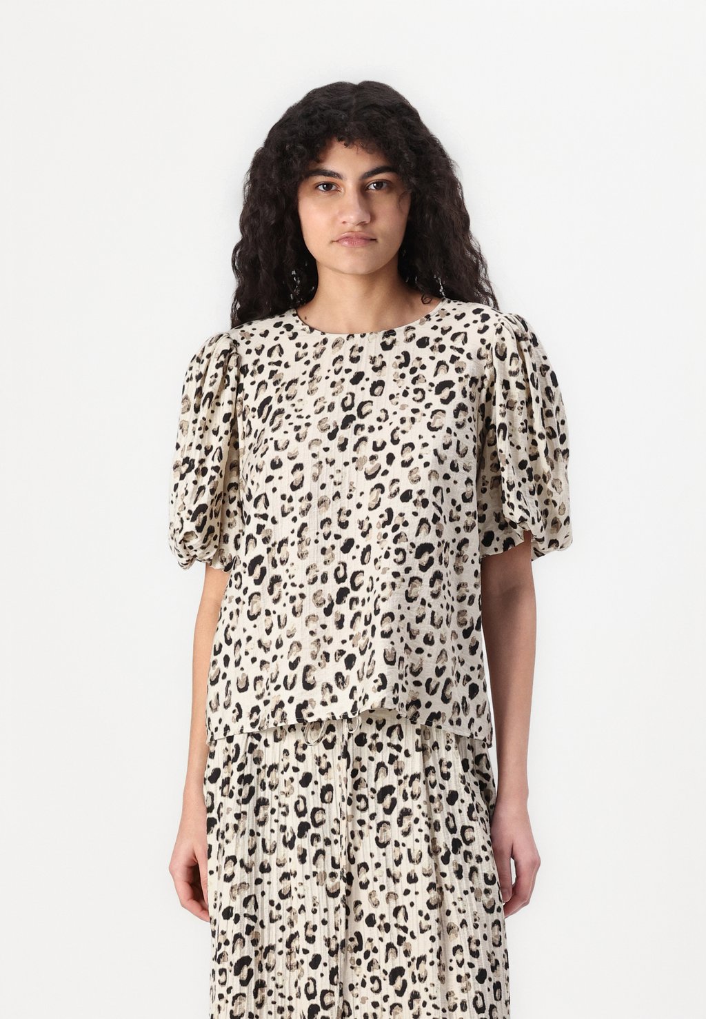 Блуза ALYONA VLORA MSCH Copenhagen, мультиколор 
Блуза ALYONA VLORA MSCH Copenhagen, мультиколор