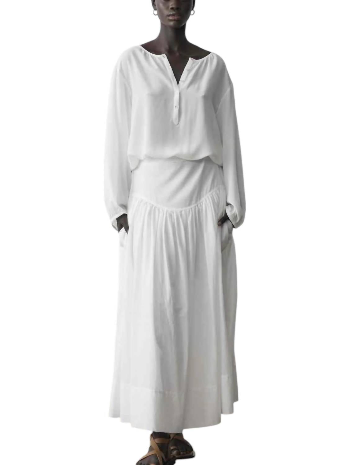 Объемная блузка белого цвета SOLEILUNA
Объемная блузка белого цвета SOLEILUNA