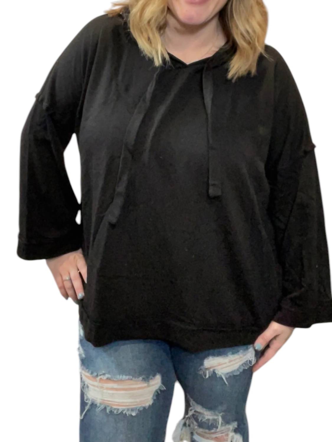 Толстовка с капюшоном и широкими рукавами черного цвета SHE + SKY
Толстовка с капюшоном и широкими рукавами черного цвета SHE + SKY