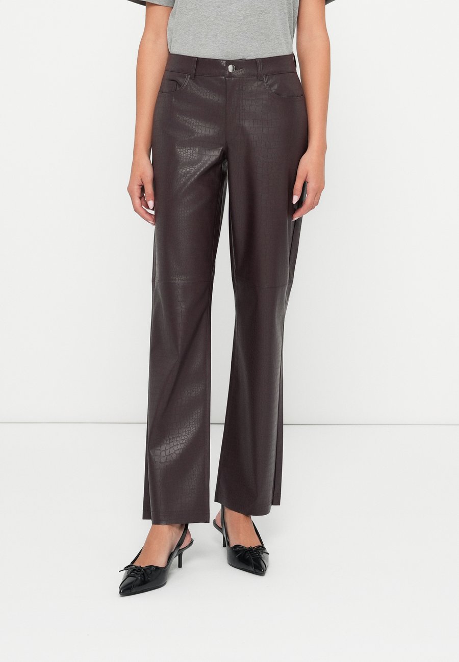 Брюки JDY JDYALEXA COSMO CROCO STRAIGHT PANT, Fudge/Bordeaux
Брюки JDY JDYALEXA COSMO CROCO STRAIGHT PANT, Fudge/Bordeaux