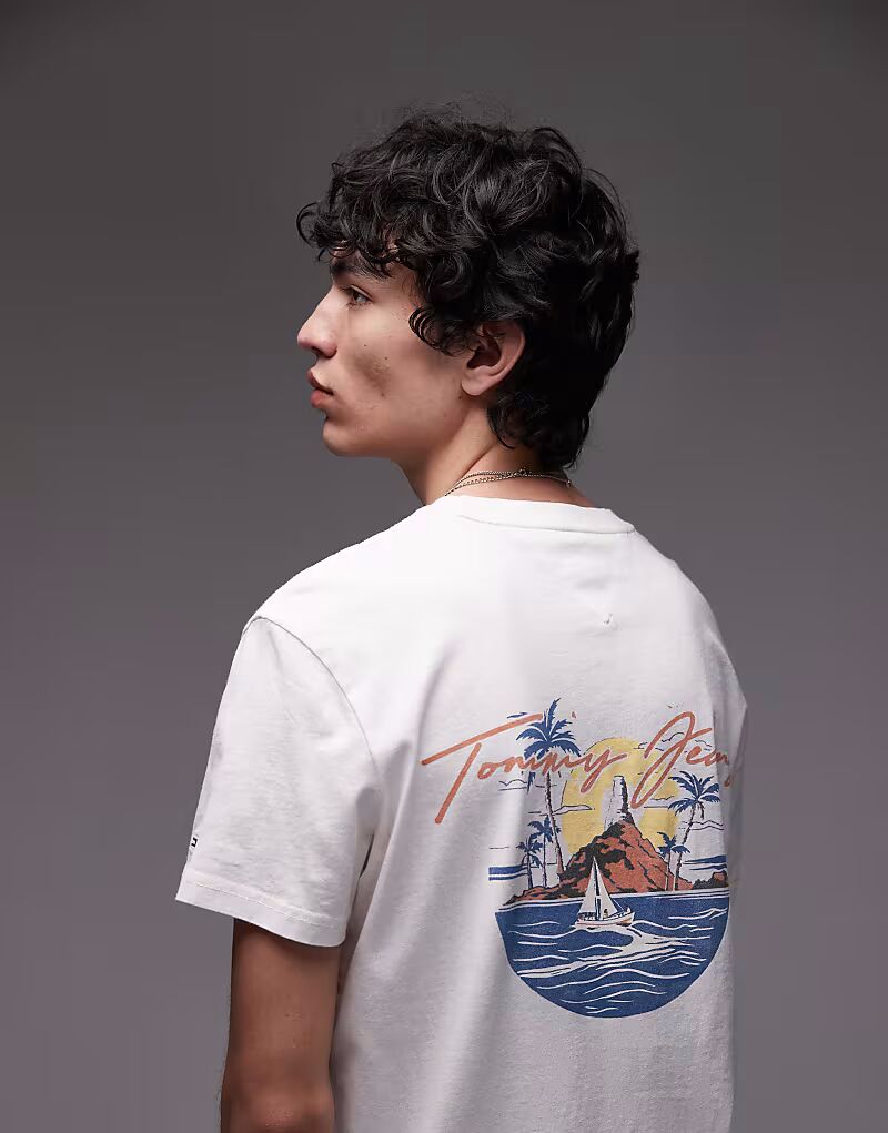 Футболка Tommy Jeans с графическим принтом на спине в стиле парусного спорта белого цвета
Футболка Tommy Jeans с графическим принтом на спине в стиле парусного спорта белого цвета