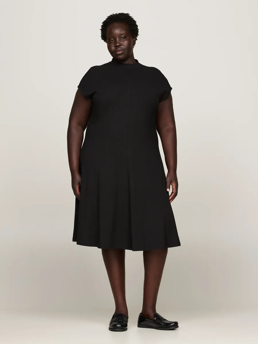 Платье миди Tommy Hilfiger Curve "CRV 5x2 RIB MK-NK MIDI DRESS NS", большие размеры, ткань в рубчик, с вышивкой логотипа на рукаве, черный
Платье миди Tommy Hilfiger Curve "CRV 5x2 RIB MK-NK MIDI DRESS NS", большие размеры, ткань в рубчик, с вышивкой логотипа на рукаве, черный