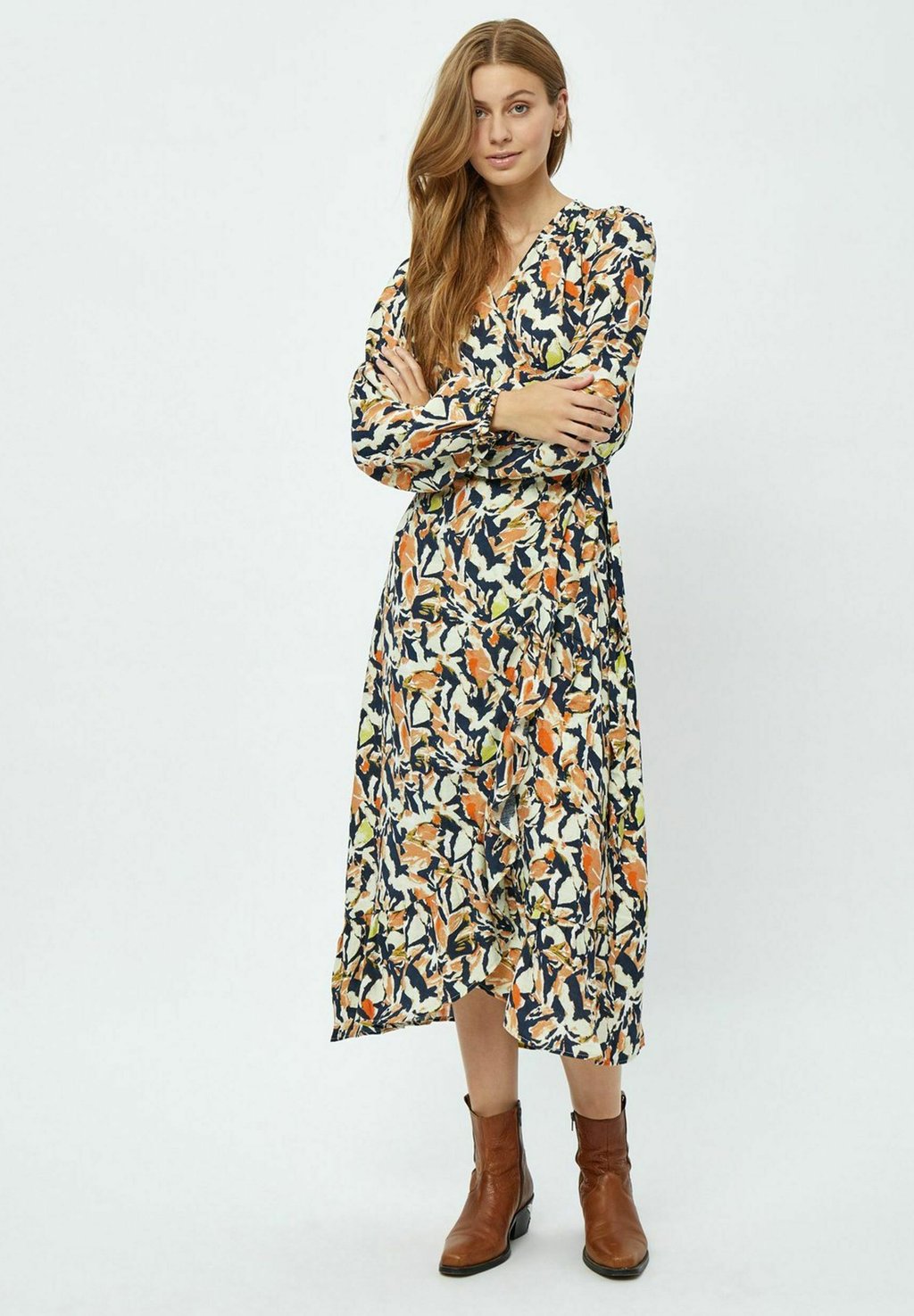 Повседневное платье ODETTE LONG SLEEVE PEPPERCORN, черный 
Повседневное платье ODETTE LONG SLEEVE PEPPERCORN, черный