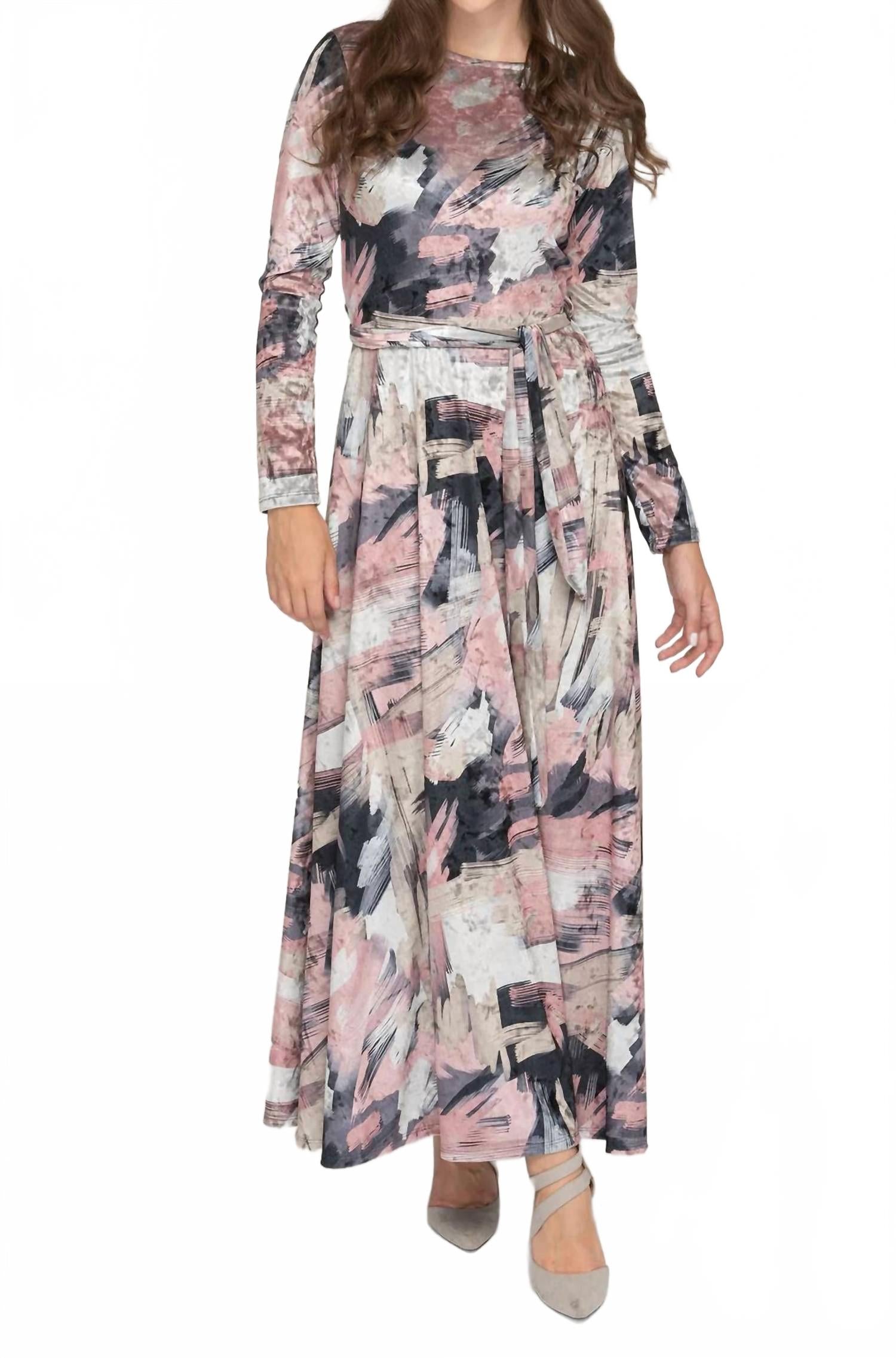 KMW Длинное бархатное платье с вихревым узором, розово-черное
KMW Длинное бархатное платье с вихревым узором, розово-черное