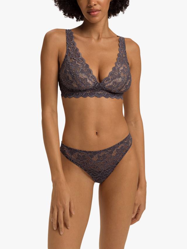 Бюстгальтер Moments с мягкими чашками Hanro, Black Pearl
Бюстгальтер Moments с мягкими чашками Hanro, Black Pearl