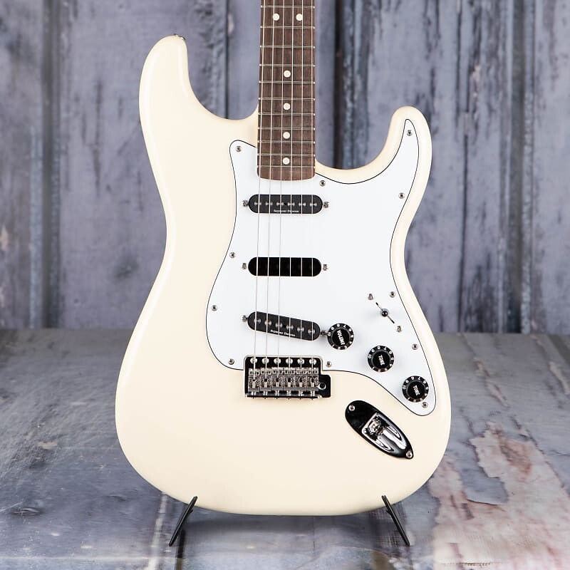 Электрогитара Fender Ritchie Blackmore Stratocaster, Olympic White
Электрогитара Fender Ritchie Blackmore Stratocaster, Olympic White