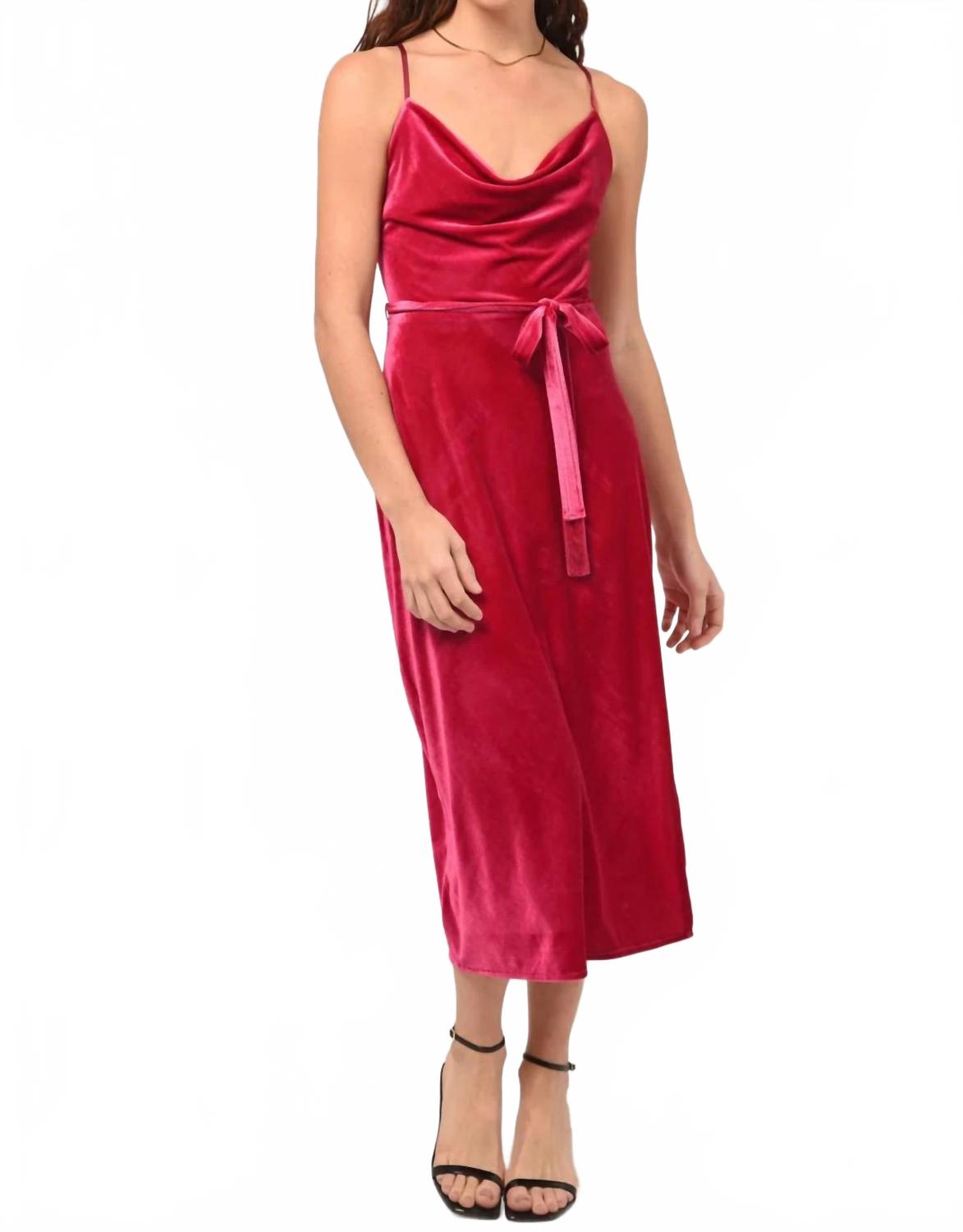 Заня бархатное платье-комбинация с воротником-хомутом в розовом цвете Adelyn rae
Заня бархатное платье-комбинация с воротником-хомутом в розовом цвете Adelyn rae