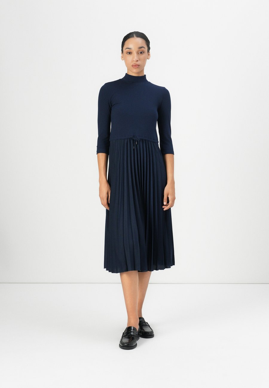 Платье Tommy Hilfiger SLIM MIDI, Dark Night Navy/Dark Blue
Платье Tommy Hilfiger SLIM MIDI, Dark Night Navy/Dark Blue
