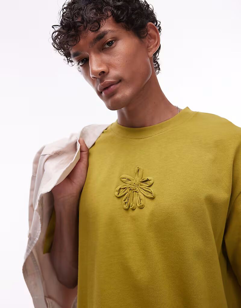 Футболка Topman премиум-класса свободного кроя с вышитыми цветами горчичного цвета
Футболка Topman премиум-класса свободного кроя с вышитыми цветами горчичного цвета